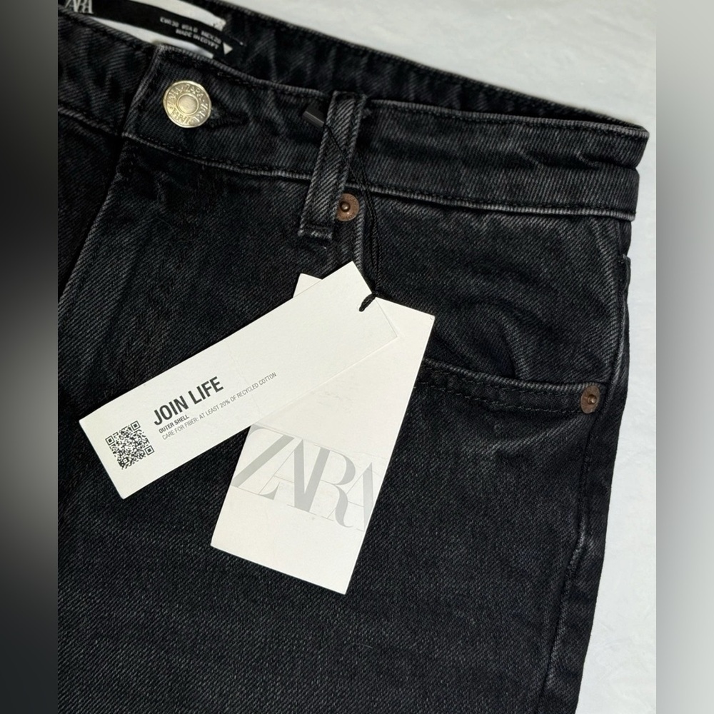 NWT Zara Boot Cut Womens Size 6 Black Jeans
Pants 30x27 $50 - Picture 5 of 8